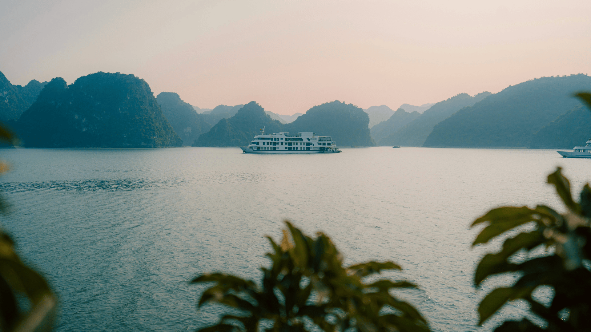 Halong Bay or Lan Ha Bay: which one should you choose for your trip to Vietnam?