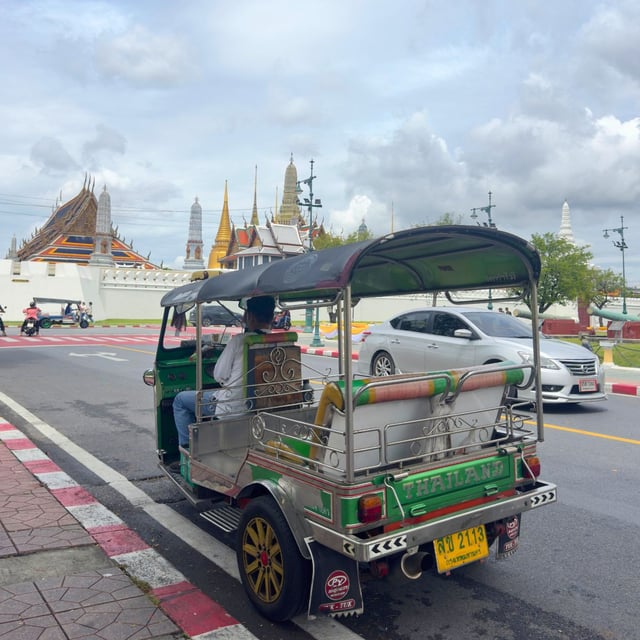 A stay perfectly suited to our way of traveling. Everything was perfect, from the transportation to the hotels. We discovered this country in excellent conditions. The drivers were attentive and caring, with a warm welcome, cold water, and refreshing wipes. As for the hotels, nothing to complain about, they were all magnificent and comfortable… perfect. Thank you for everything; it was a wonderful trip. We traveled as a family and were delighted.