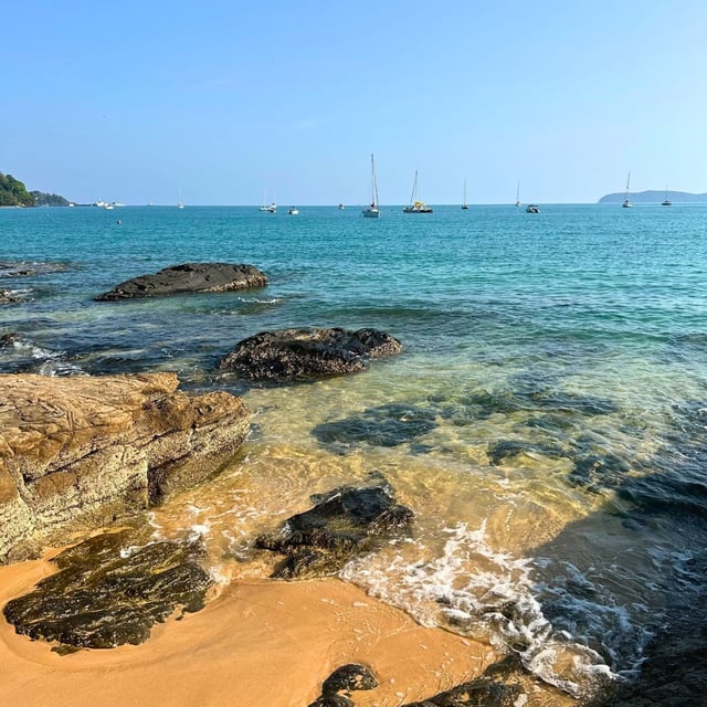 Very good travel agency, precise and responsive. Excellent organization! Always reachable during the trip and remarkably friendly.