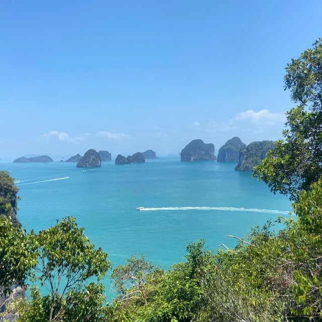 A team of professionals. A perfectly organized trip in terms of transportation, visits, and logistics. The hotels were perfect. The app for following the travel itinerary was excellent.
Odasie responded to all our requests from the very beginning, both before and during the trip. An unforgettable experience. Thank you, Odasie.