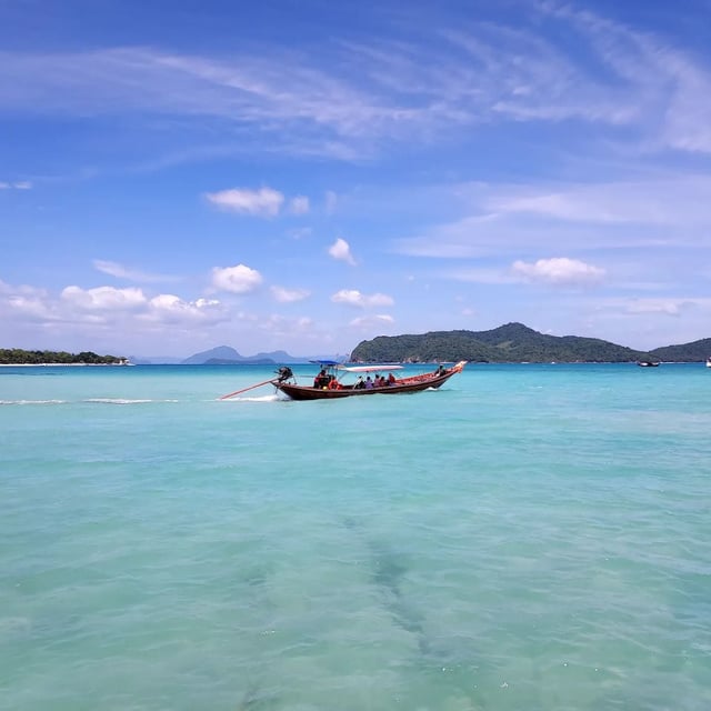 We spent 12 days in Thailand with our family, including two teenagers. An unforgettable trip perfectly organized by the agency Odasie. Hotels, transportation, activities, everything was taken care of and arranged according to our wishes.
Our travel guide was perfect, providing great tips and the best addresses.
Thanks to the entire Odasie team for our first trip to Asia.