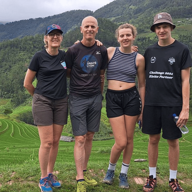 Voyage au Vietnam pendant 3 semaines, en famille, qui s'est déroulé comme dans un rêve. Nous avions convenu d'un programme en amont avec ÔDASIE qui s'est chargé de sa mise en oeuvre. Sur place, nous nous sommes laissés portés par l'organisation qui était parfaitement huilée : transferts, guides, hôtels, animation, etc. De vraies vacances sans soucis !
Nous avons adoré ce voyage, les découvertes sur place, les personnes que nous avons rencontrées. À revivre ! 