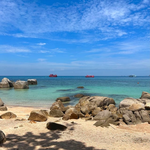 Un séjour de rêve grâce à l'organisation d'Odasie en Thaïlande pour notre voyage en famille. De supers hotels, des guides compétents et très sympas pour chacune de nos excursions et des transferts en taxi toujours parfaits. Une vraie charge mentale en moins quand on voyage à 5 ! Un voyage qui nous correspondait en tout point entre culture, expérience de cuisine, découverte des parcs nationaux et de la jungle et détente en fin de séjour à la mer. Merci à toute l'équipe pour ce voyage inoubliable.